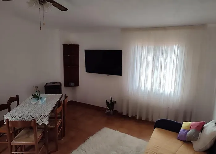 Family & Friends - First Floor - South West Wing - Fully Equipped With View - 15 Minutes Drive By Car To The Seaside